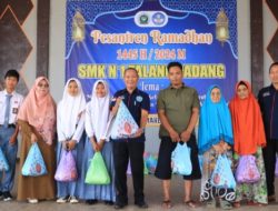 SMK NEGRI 1 Talangpadang Melaksanakan Program Bakti Sosial Berbagi Sembako Di Bulan Romadhan